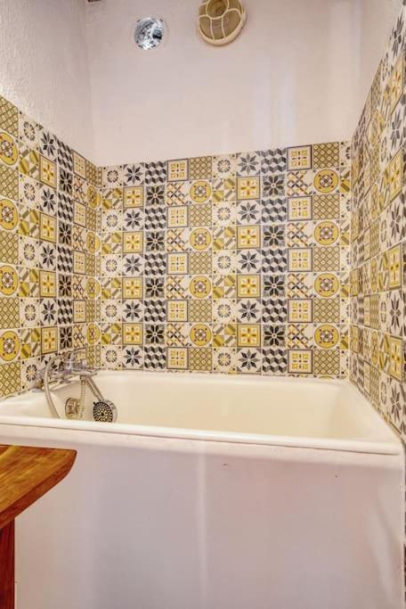 Chambre Atypique Dans Cafe Healthy Saint-Paul-de-Vence Exterior foto