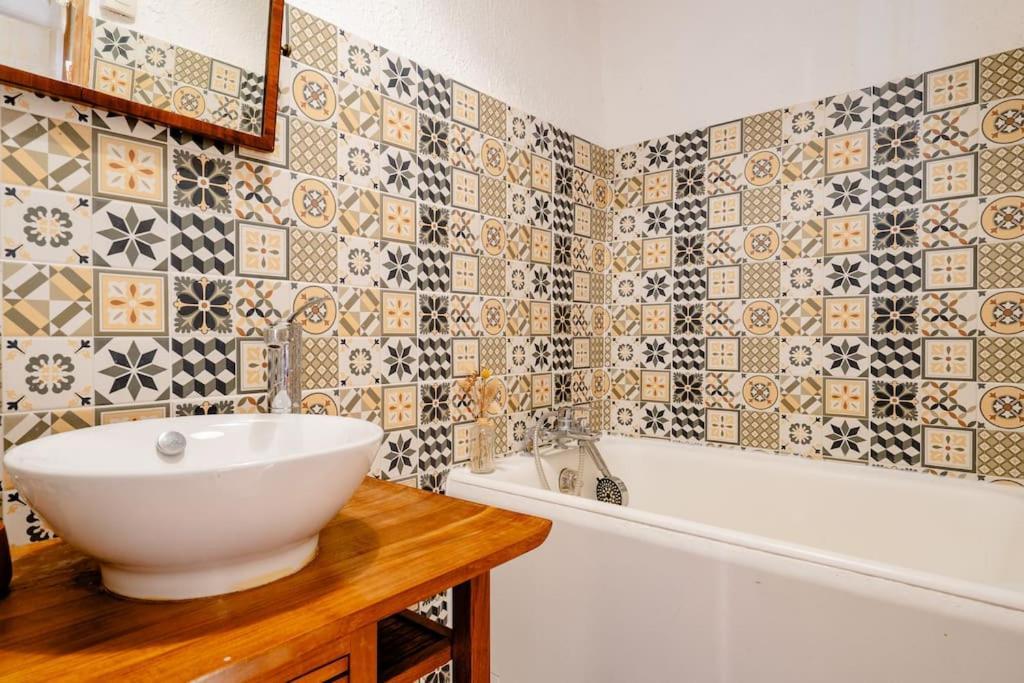 Chambre Atypique Dans Cafe Healthy Saint-Paul-de-Vence Exterior foto